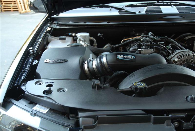 16785bd1-d25d-44bb-83f2-b02e44eba9d8-800 Volant 05-08 Chevrolet Trailblazer / GMC Envoy 5.3L V8 Pro5 Closed Box Air Intake System - Image 1